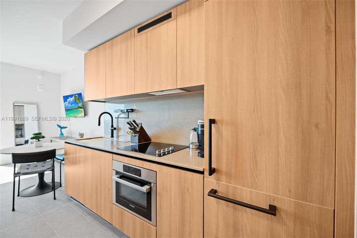 Property Photo:  121 NE 5 St 3507  FL 33132 