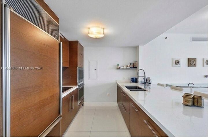 Property Photo:  465 Brickell Ave 3905  FL 33131 