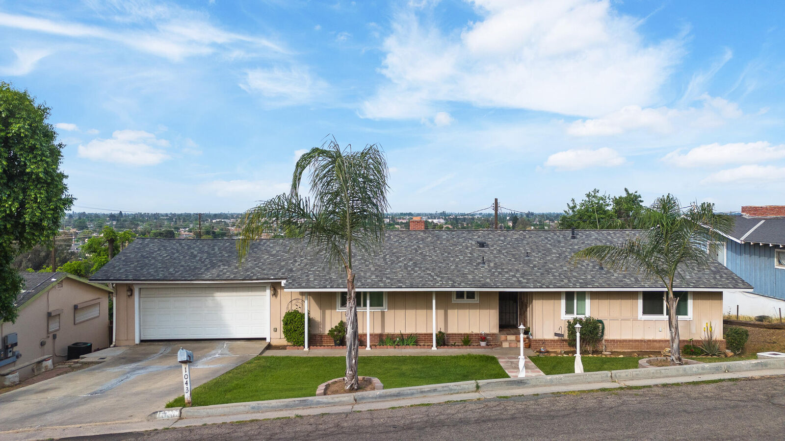 Property Photo: 1043 N Highland Drive CA 93257