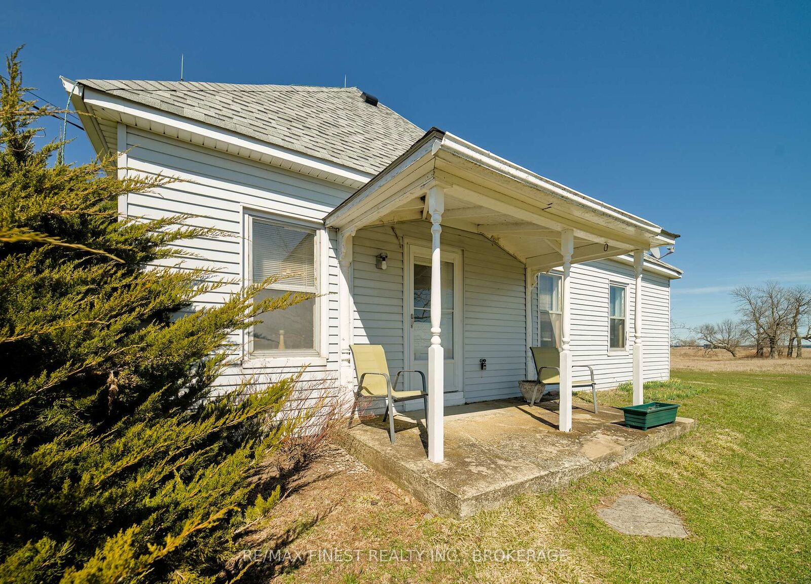 Property Photo: 10 Front Road ON K0H 2S0