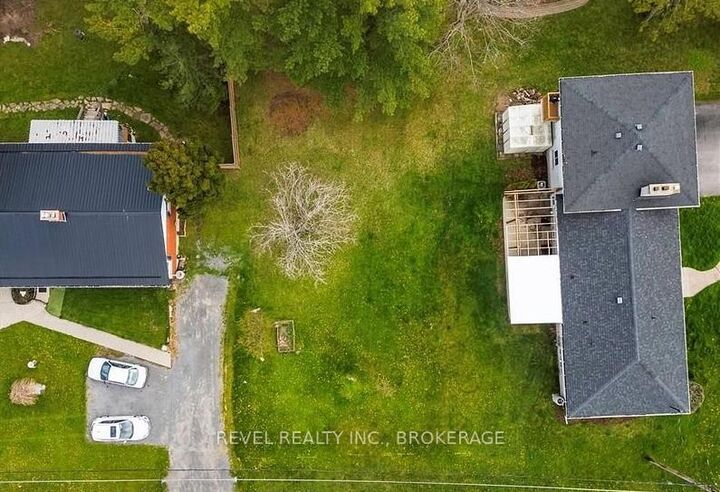 Property Photo:  5 Manitou Crescent  ON K7N 1B1 