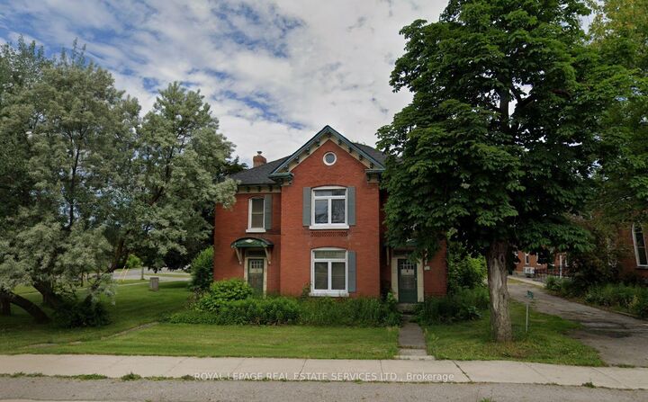 2527 Dundas Street W — photo 1