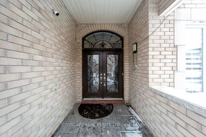 Property Photo: 136 Manley Avenue ON L4A 0C5