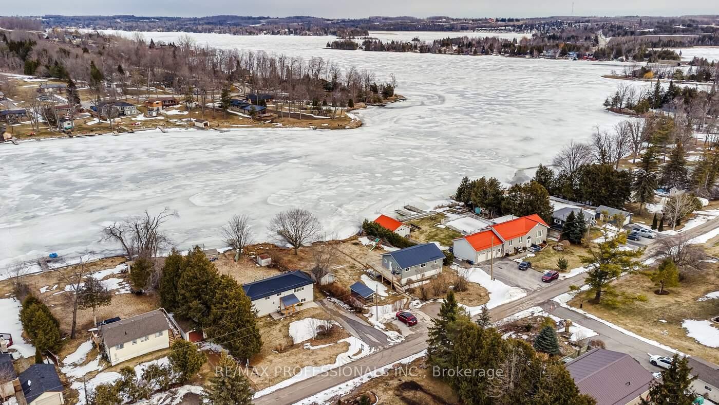 Property Photo:  22 Lawrence Street N  ON K9J 6X3 