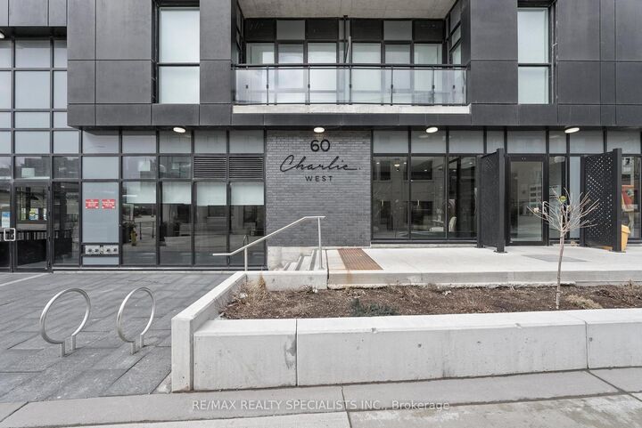 Property Photo:  60 Charles St W Street 308  ON N2G 0C9 