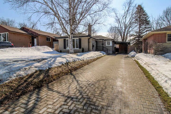 Property Photo:  953 Oriole Drive  ON K9H 6K6 