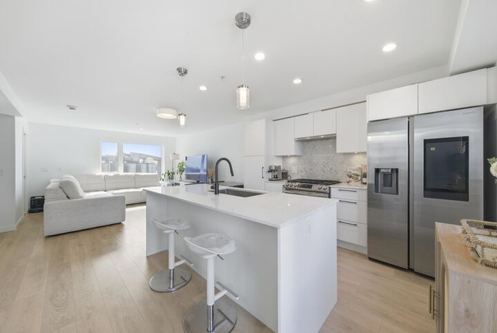 Property Photo: 555 E 2nd Street 356 BC V7L 1E1