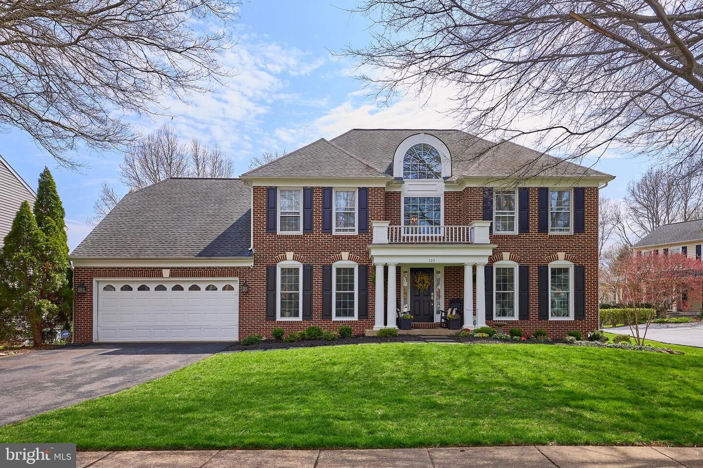 Property Photo: 105 Whitney Place NE VA 20176