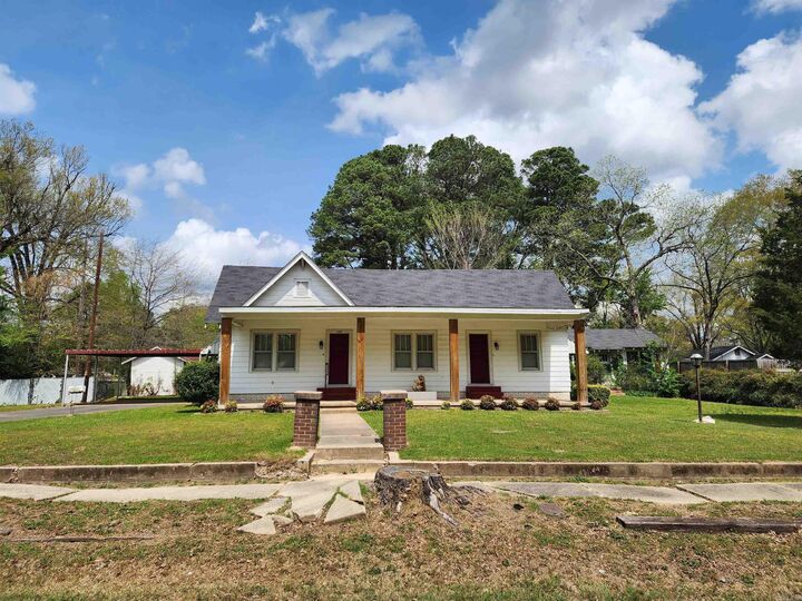 Property Photo:  206 W High St  AR 72150 