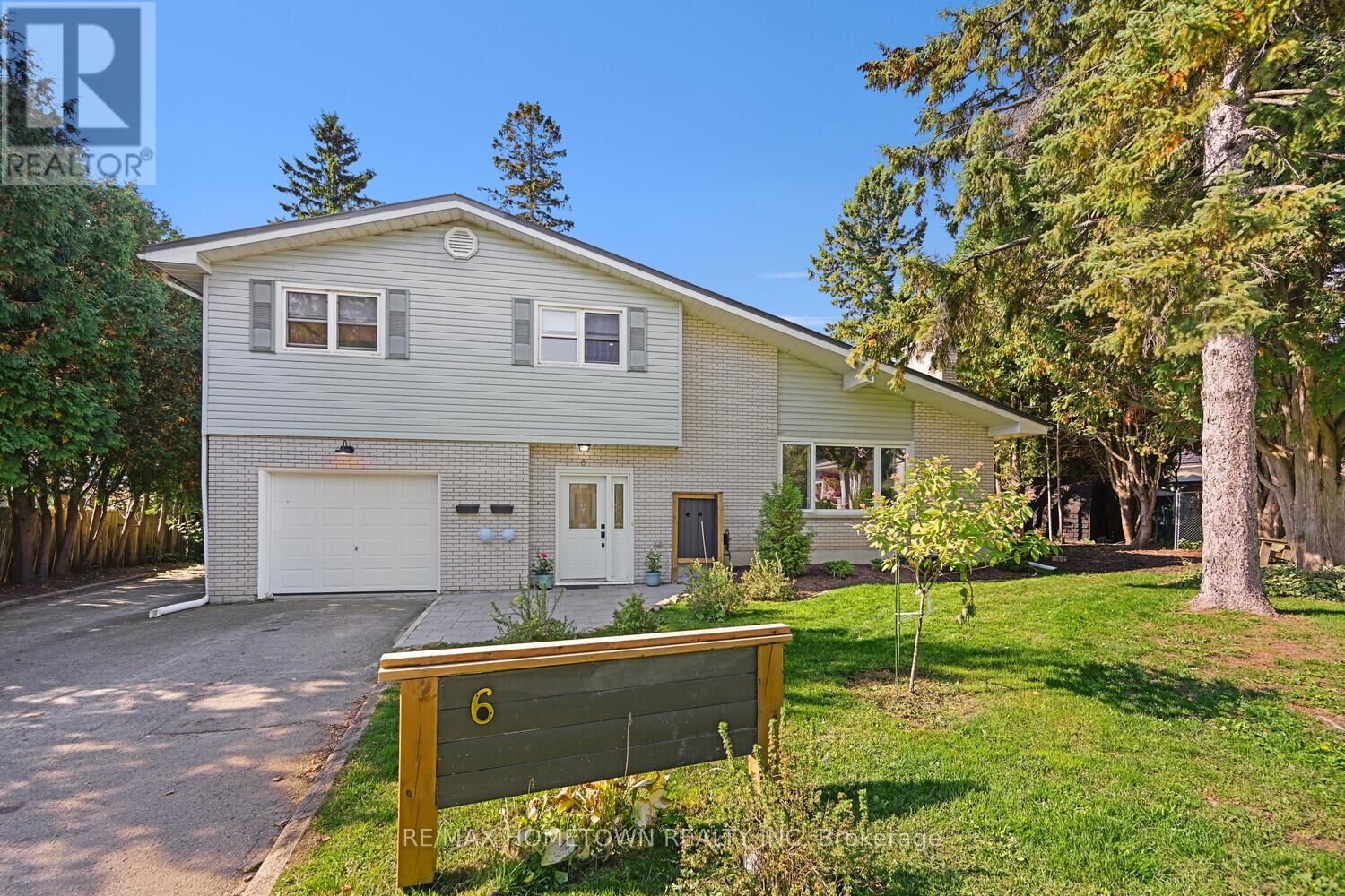 Property Photo:  6 Maplewood Circle  ON K6V 1N4 
