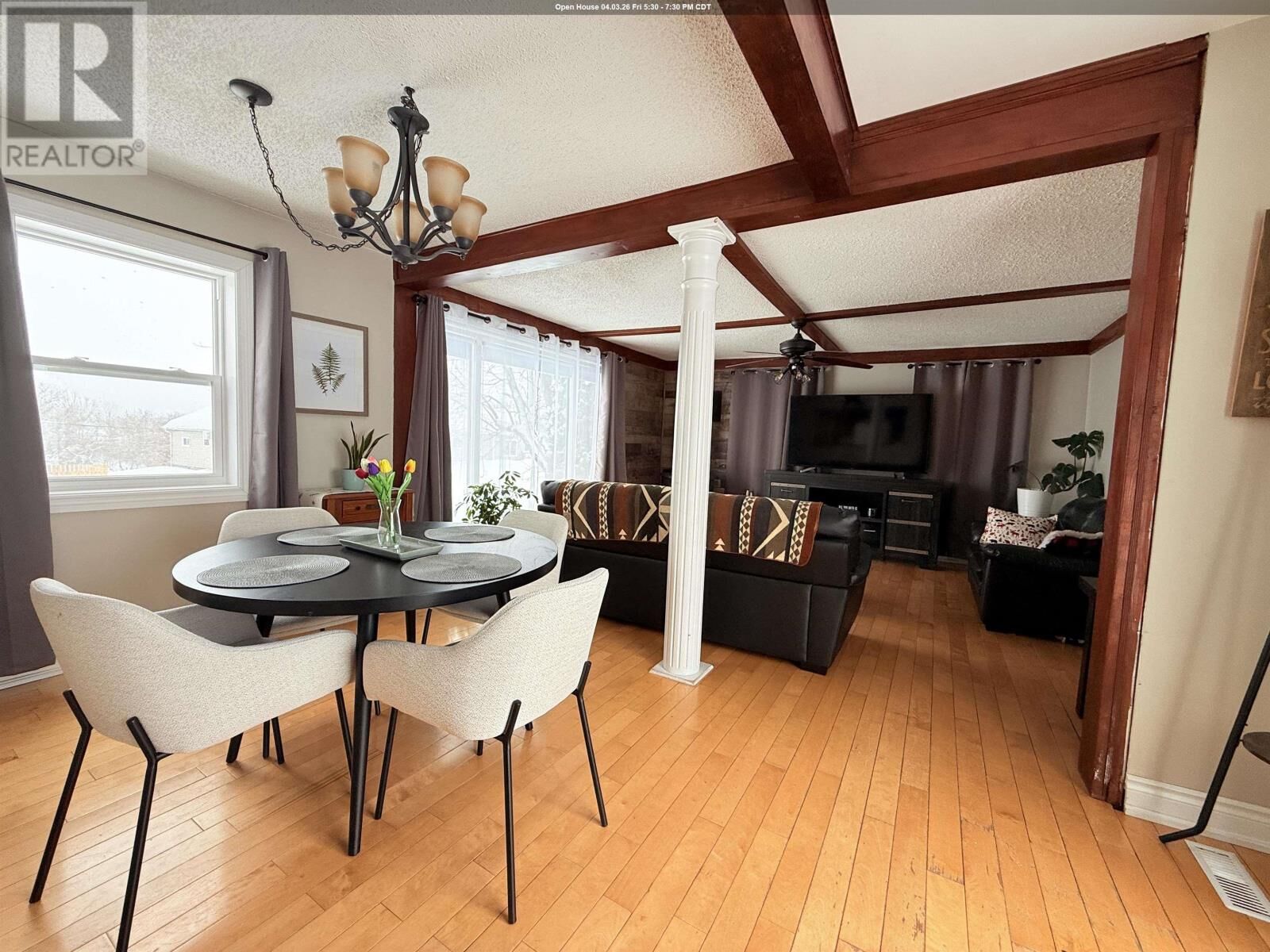 Property Photo:  10 Queen St  ON P8T 1E8 