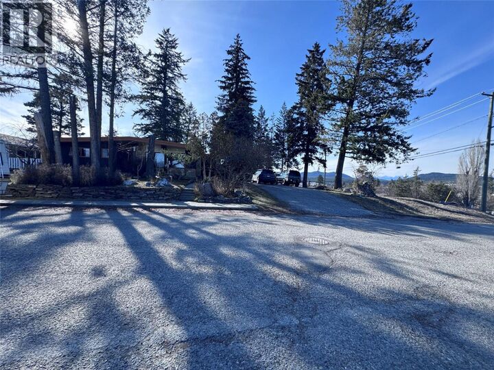 Property Photo: 301 19th Avenue South BC V1C 3E3