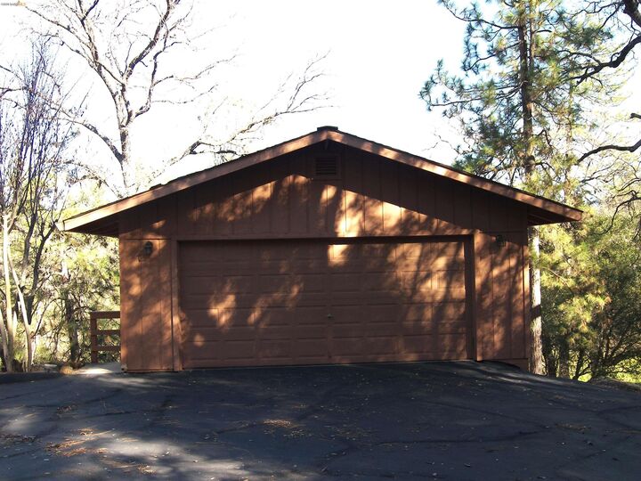 Property Photo:  21076 Hillcroft Dr.  CA 95321 
