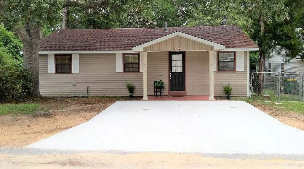 Property Photo:  310 Florida Street  FL 32578 