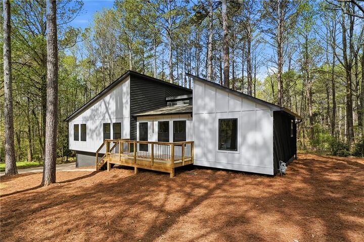 Property Photo:  324 Hill Crest Circle  GA 30188 