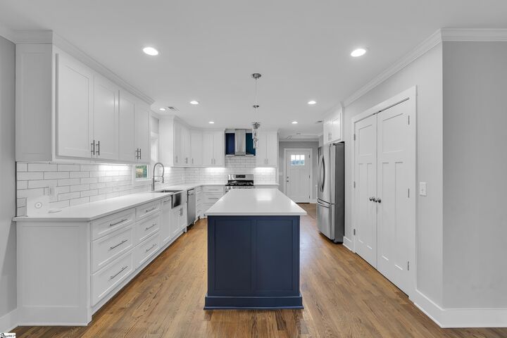 Property Photo:  100 Donnybrook Avenue  SC 29609 