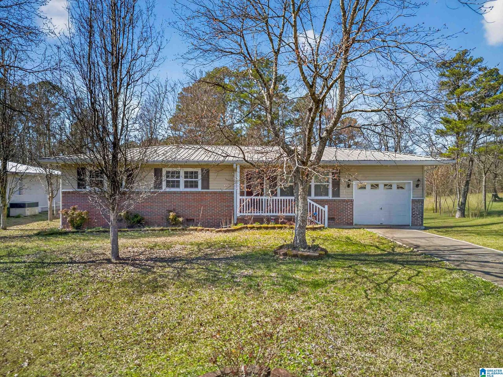 Property Photo: 911 Wood Avenue AL 35954