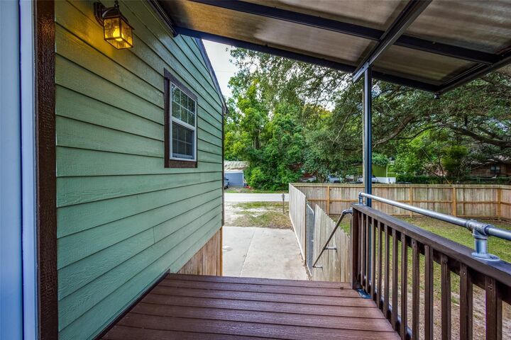 Property Photo:  1200 W Phillips Street  TX 77511 