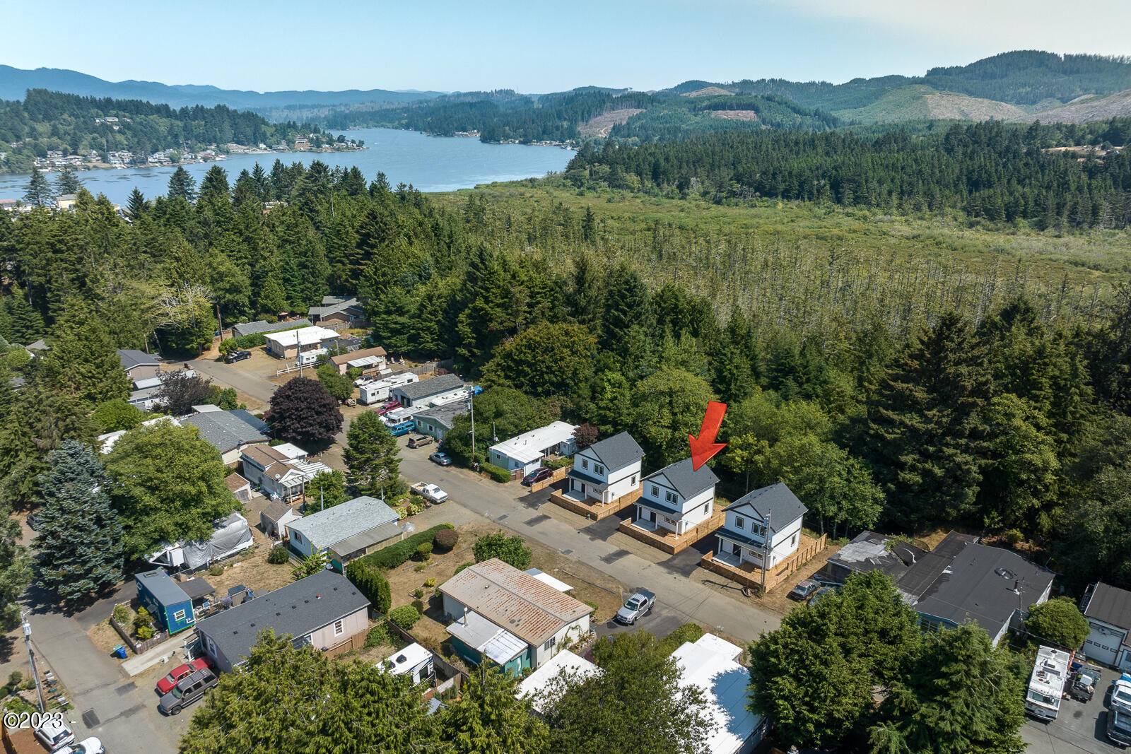 Property Photo:  646 SE Reef Avenue  OR 97367 