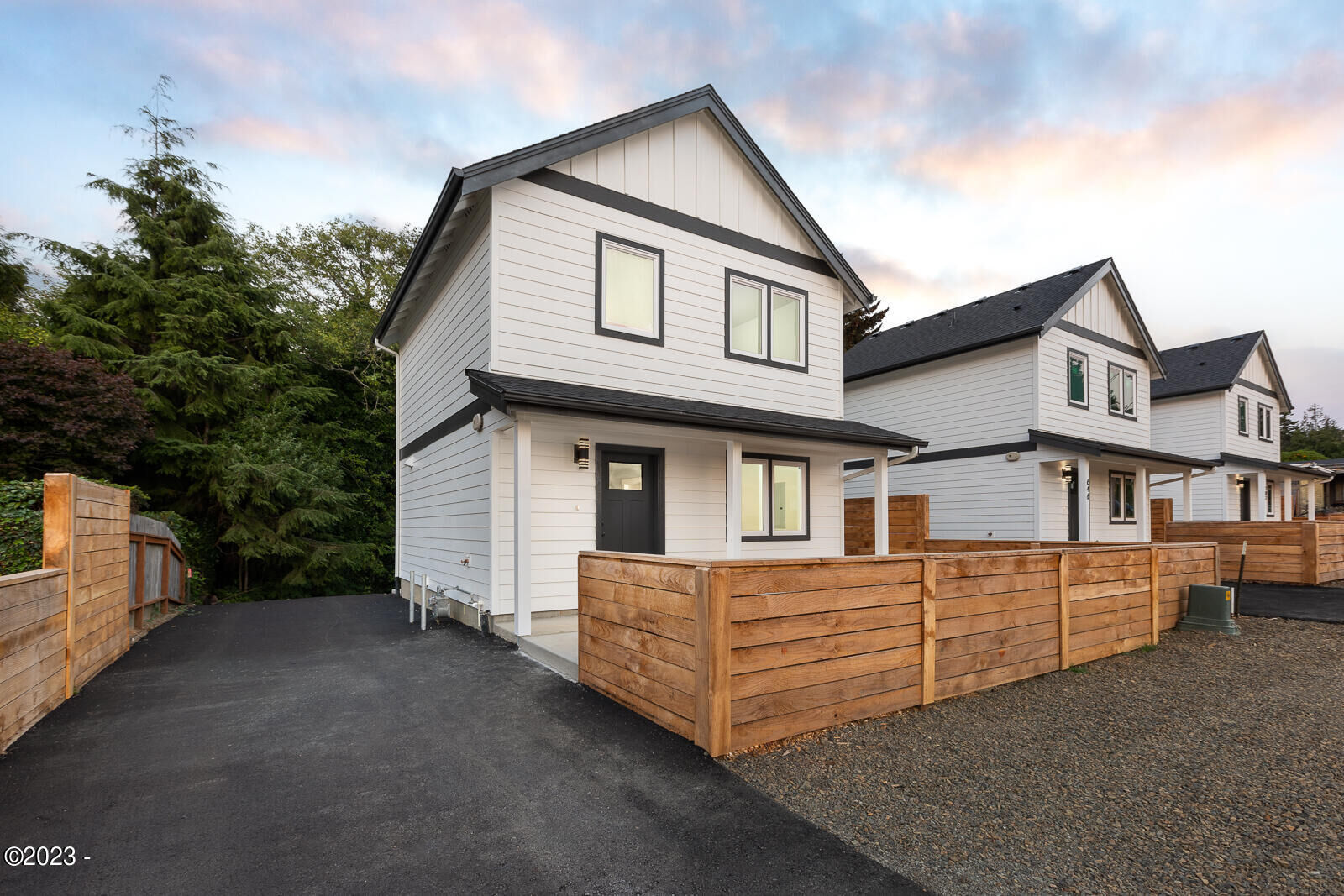 Property Photo: 646 SE Reef Avenue OR 97367