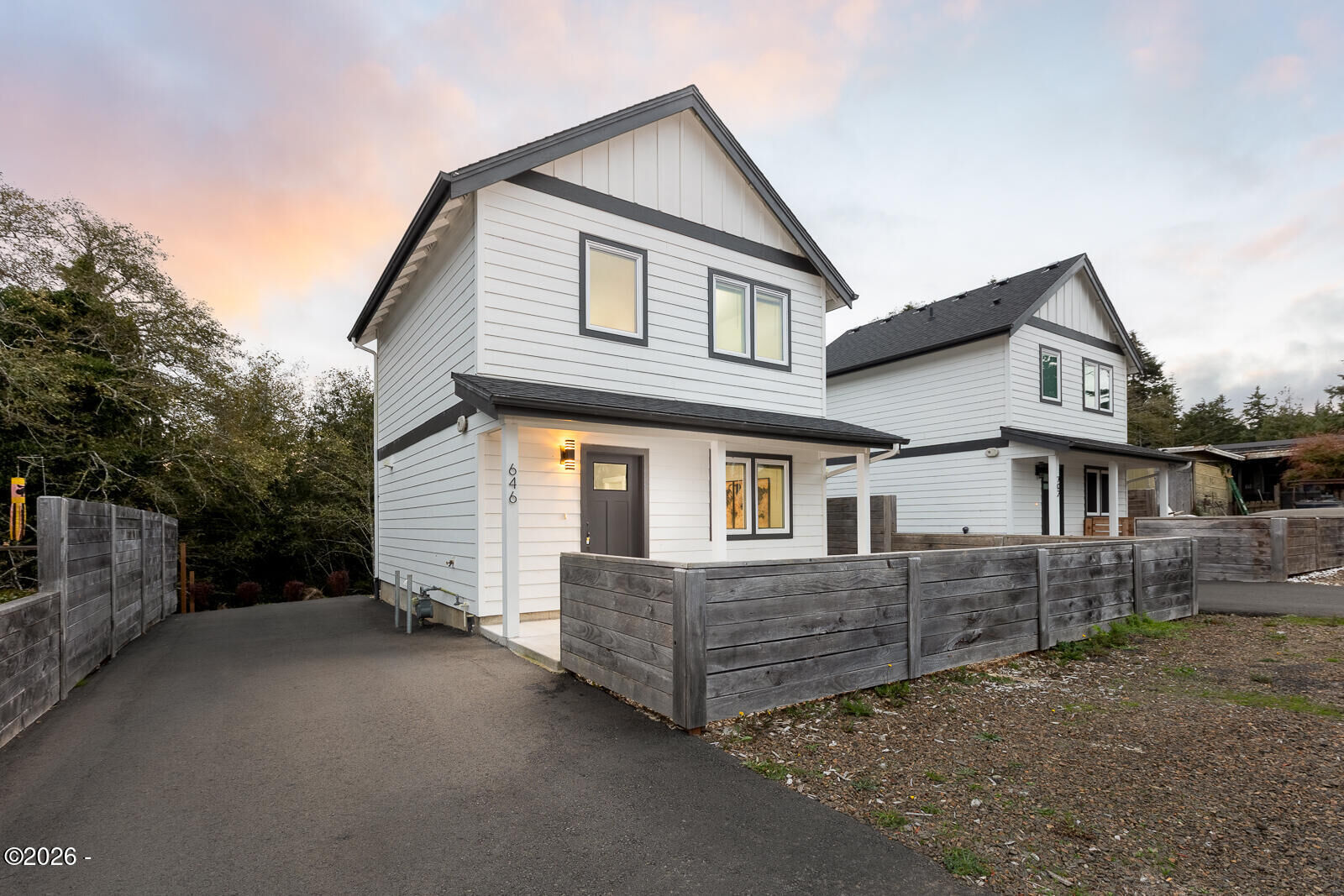 Property Photo: 646 SE Reef Avenue OR 97367