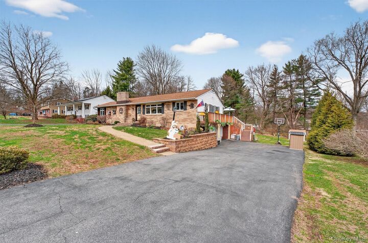 Property Photo:  108 Williamsburg Court  NY 12550 