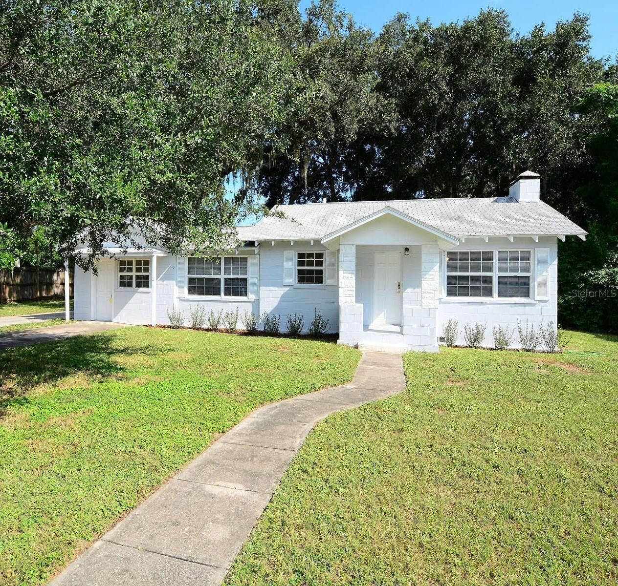 Property Photo: 111 E Charlotte Avenue FL 32726