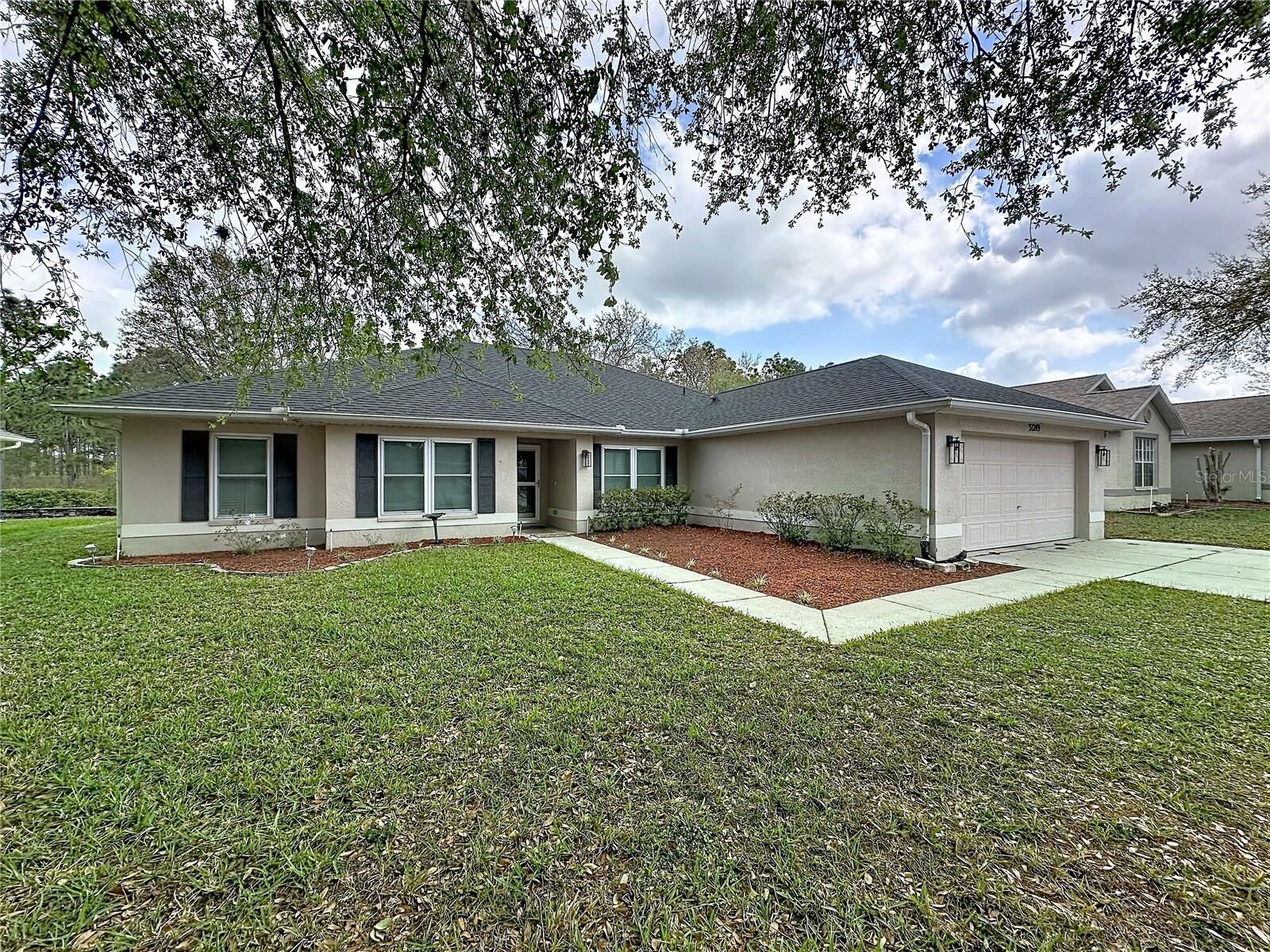 Property Photo:  31249 Satinleaf Run  FL 34602 