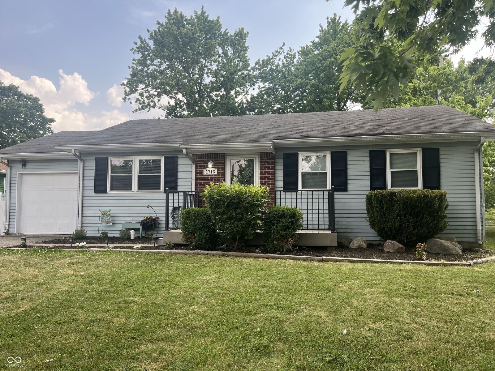 Property Photo:  1713 Manor Drive  IN 46052 