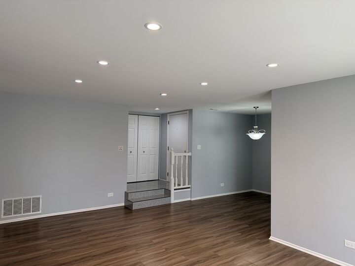 Property Photo:  1312 Coventry Circle 1312  IL 60061 