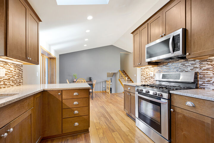 Property Photo:  568 Pamela Court  IL 60136 