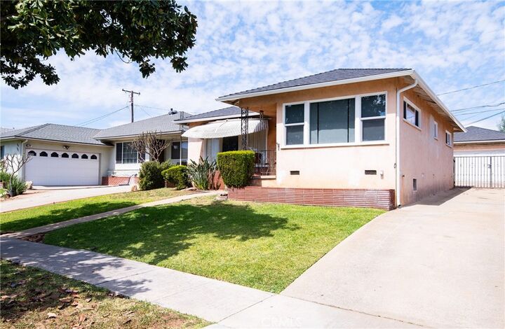 Property Photo:  2204 W Victoria  CA 90640 