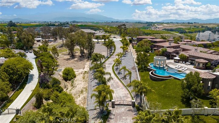 Property Photo:  39625 Calle Cabernet  CA 92591 