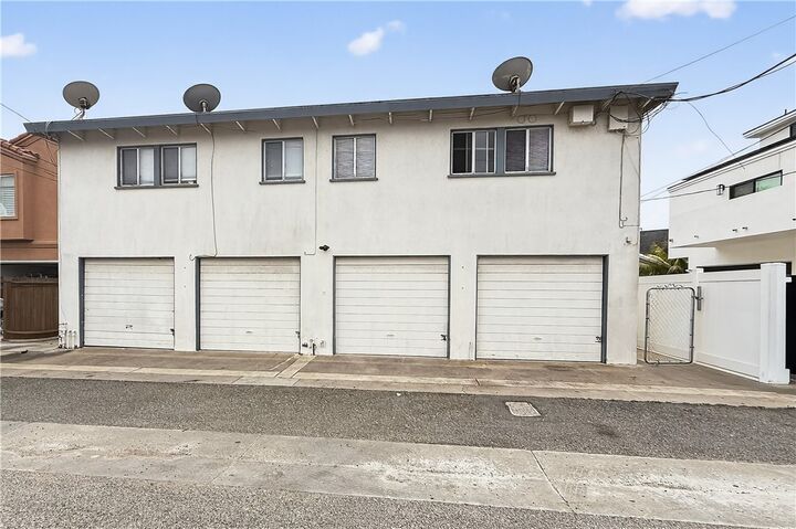 Property Photo:  207 Baltimore Avenue  CA 92648 