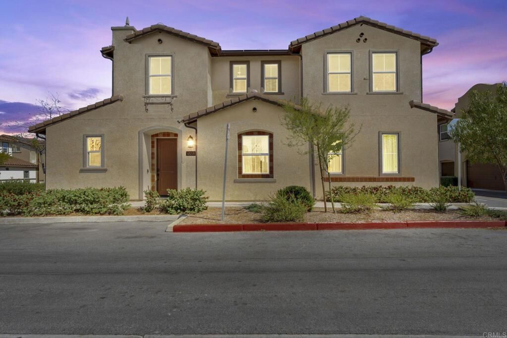 Property Photo:  45218 Via Vela  CA 92592 