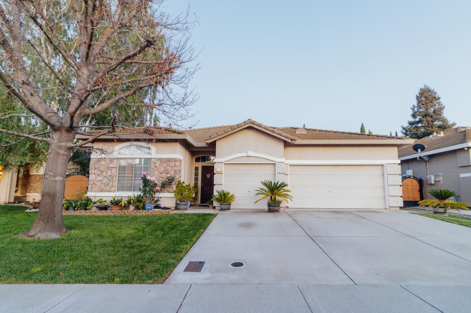 Property Photo:  2418 Sailboat Court  CA 95206 