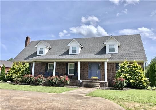 Property Photo:  405 Robins St E  TN 38464 