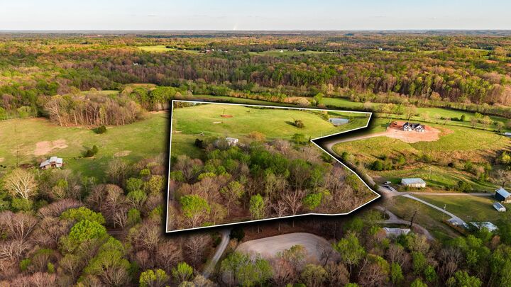 Property Photo: 1075 Fannie Nicholson Rd TN 37035