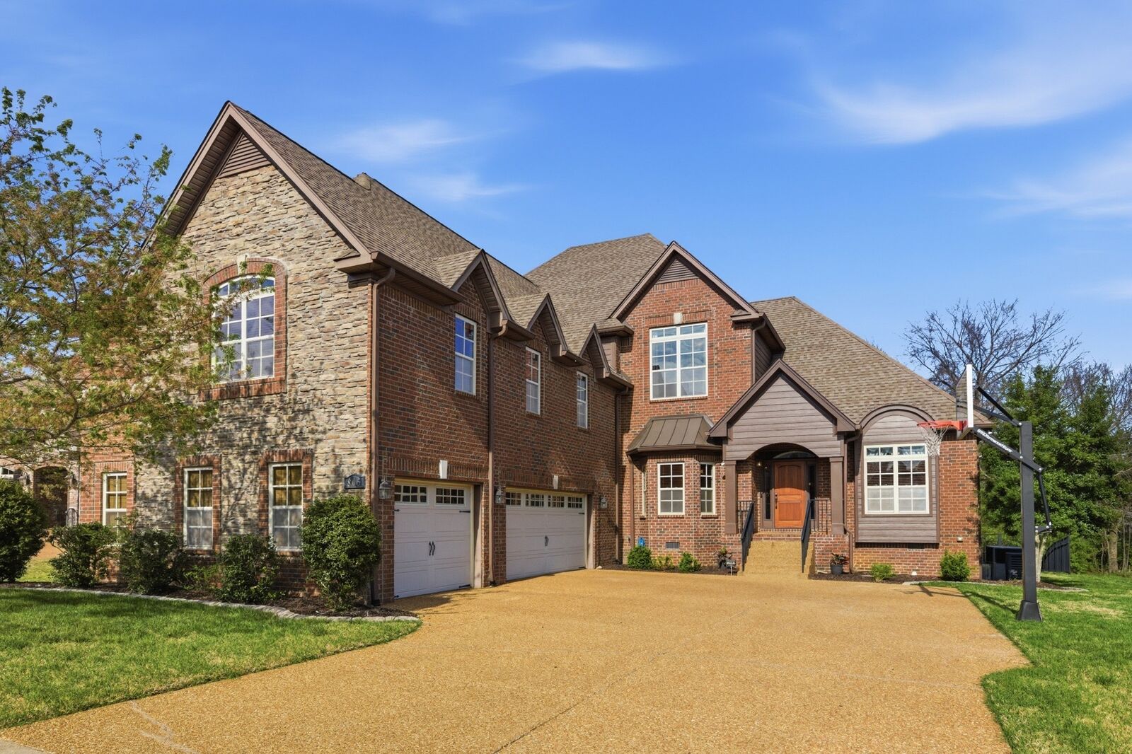 Property Photo:  805 Queen Annes Ct  TN 37135 