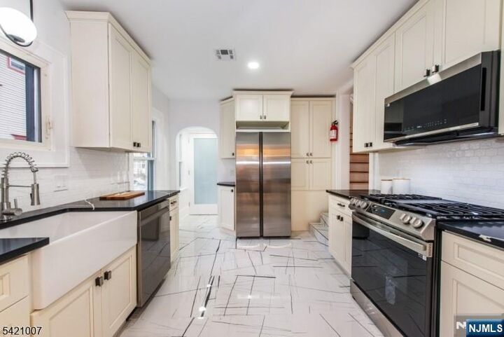 Property Photo:  104 Reynolds Place  NJ 07079 