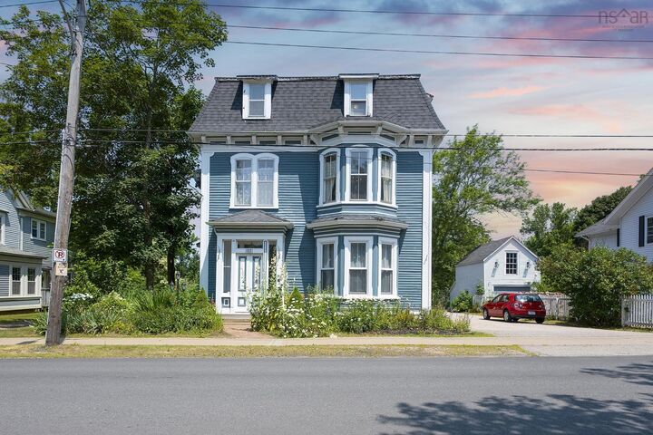 446 St George Street — photo 1