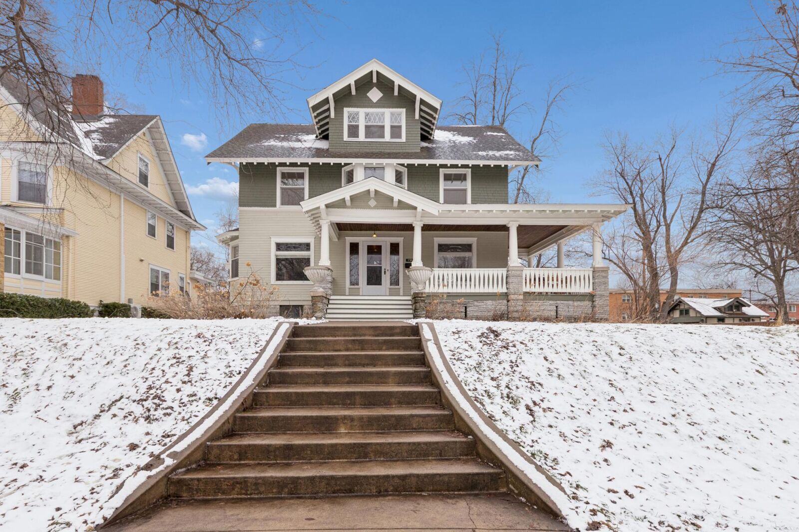 Property Photo:  1732 Summit Avenue  MN 55105 