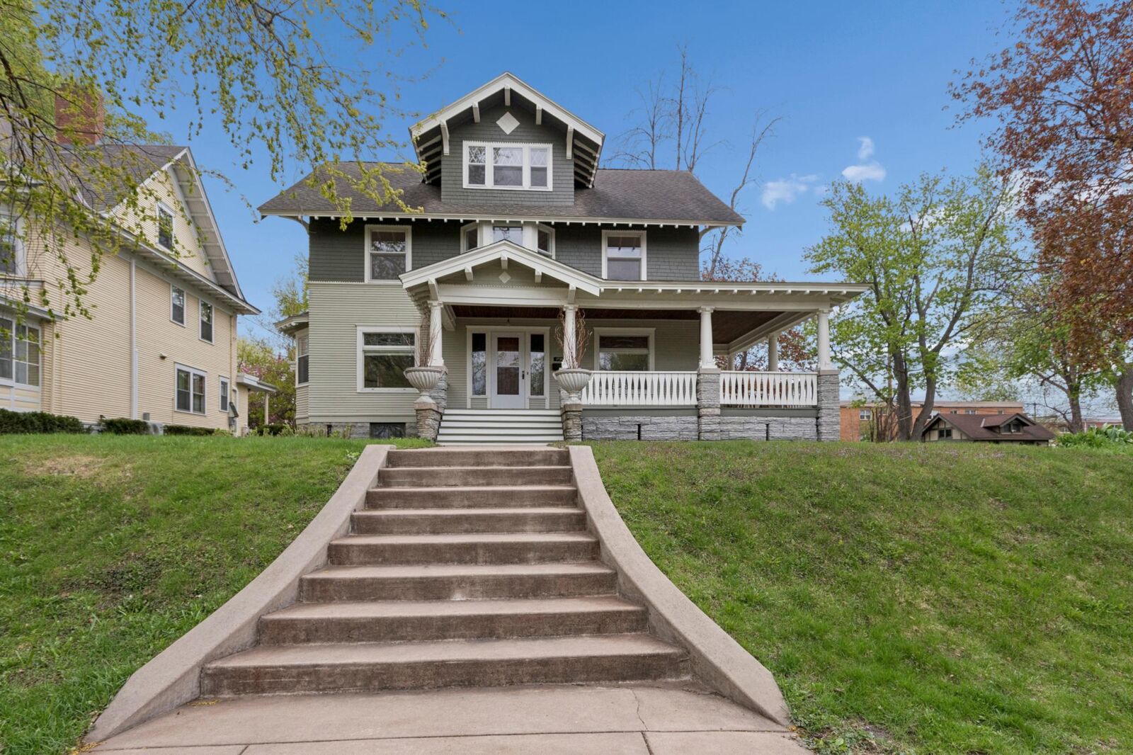 Property Photo:  1732 Summit Avenue  MN 55105 