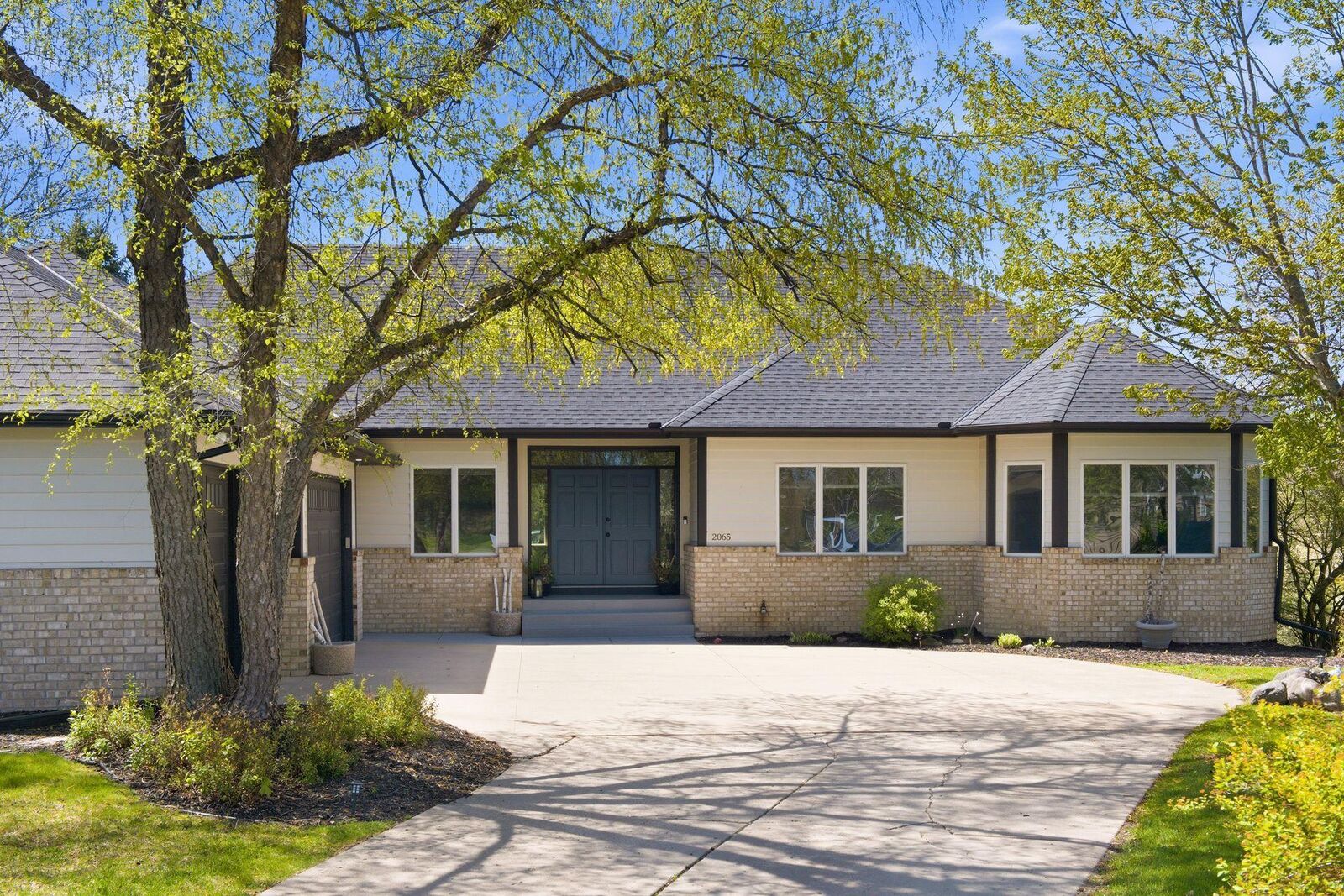 Property Photo:  2065 Woodstone Court  MN 55386 