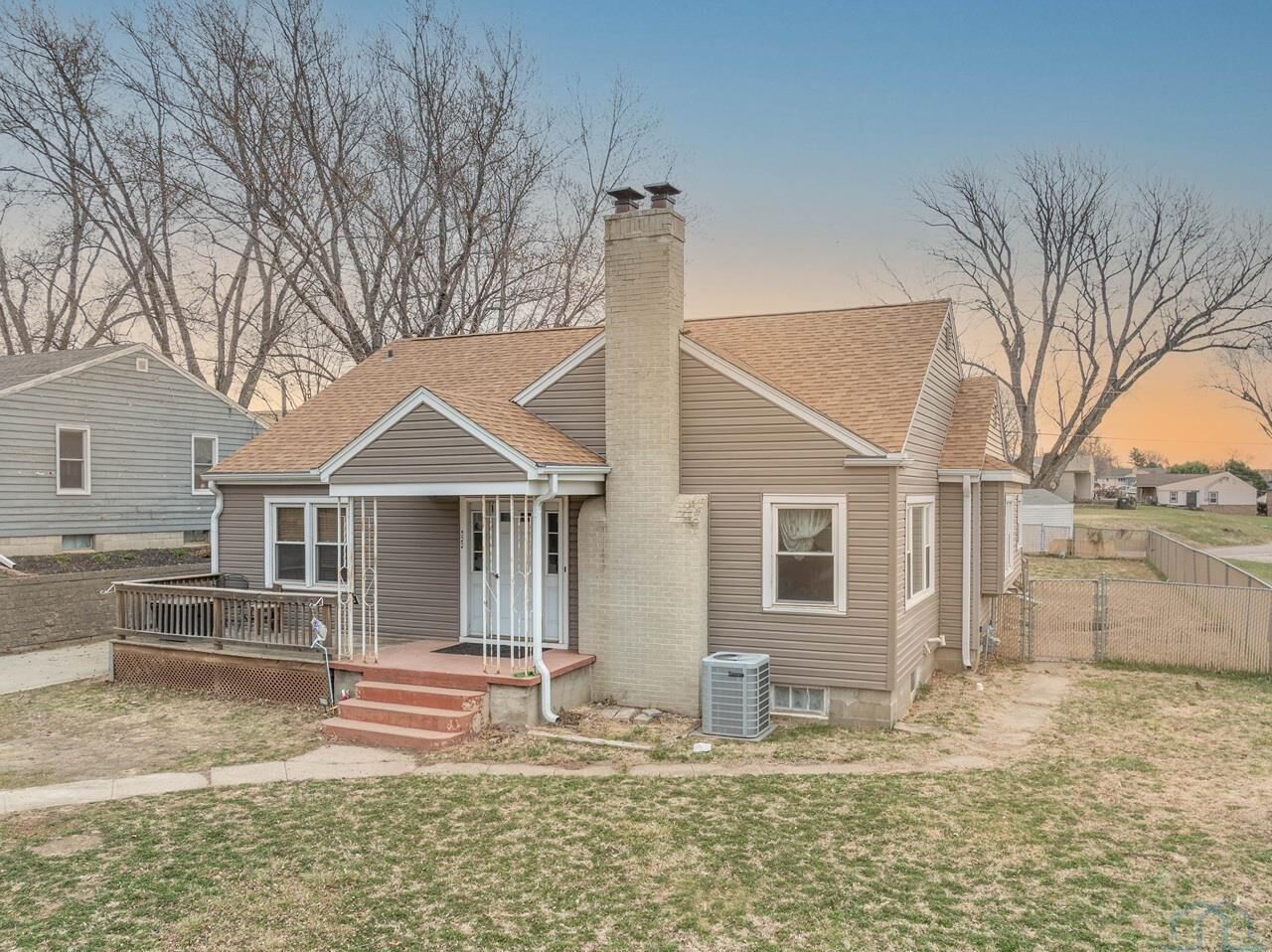 Property Photo: 522 S 4th IA 51039