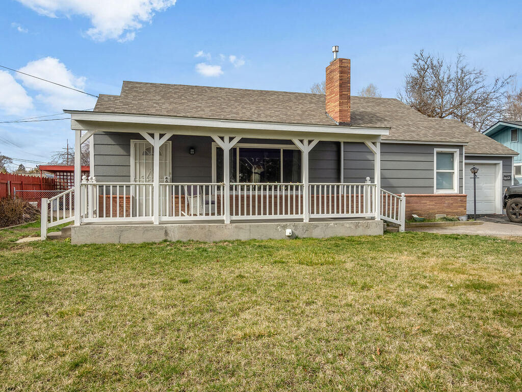 Property Photo: 3854 Summers Lane OR 97603