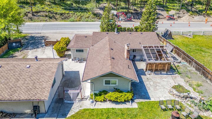 Property Photo: 365 Clifton Road BC V1V 1A4