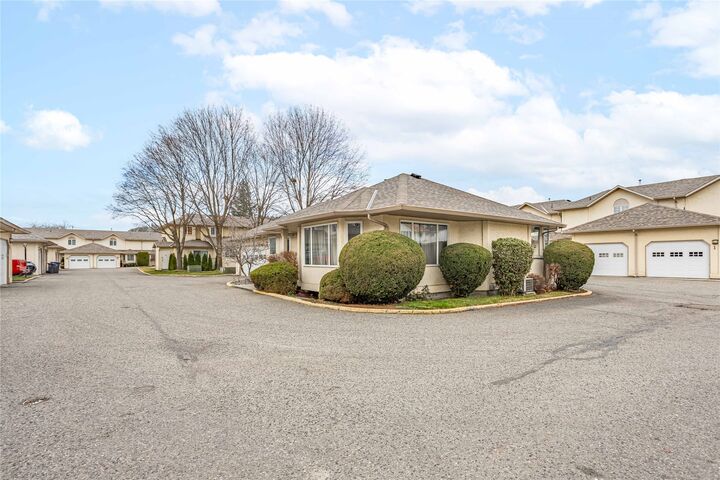 Photo de la propriété:  140 Nickel Road 9  BC V1X 4E6 