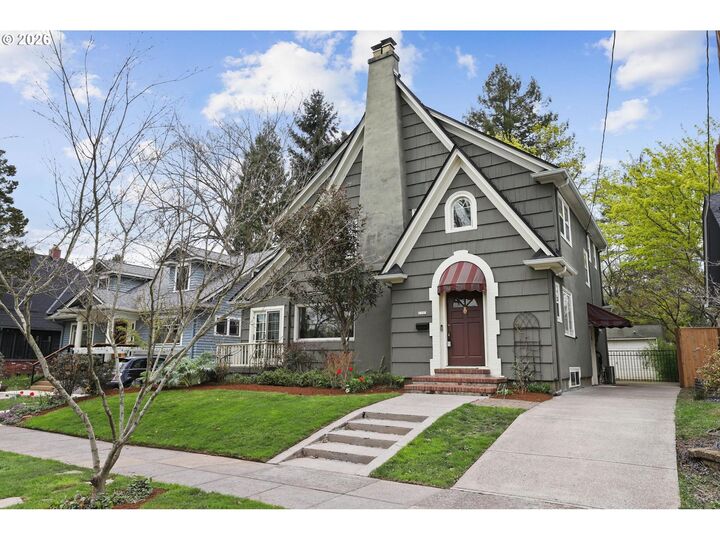 Property Photo:  4307 SE Oak St  OR 97215 