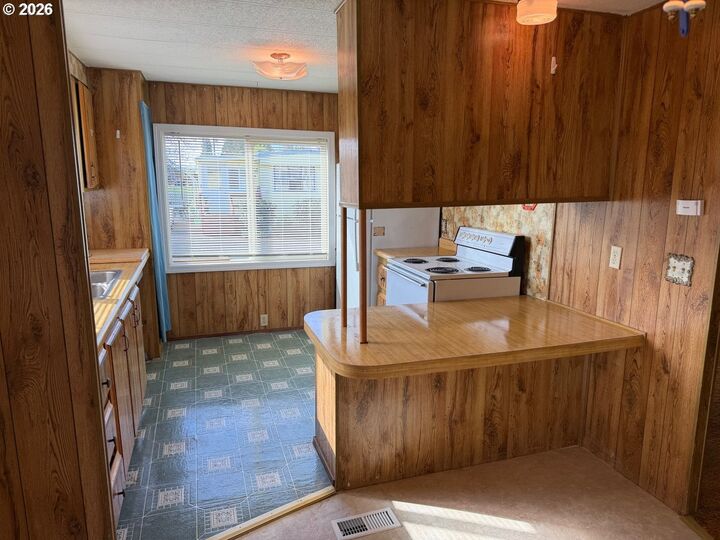 Property Photo:  400 N Mill St 48  OR 97426 